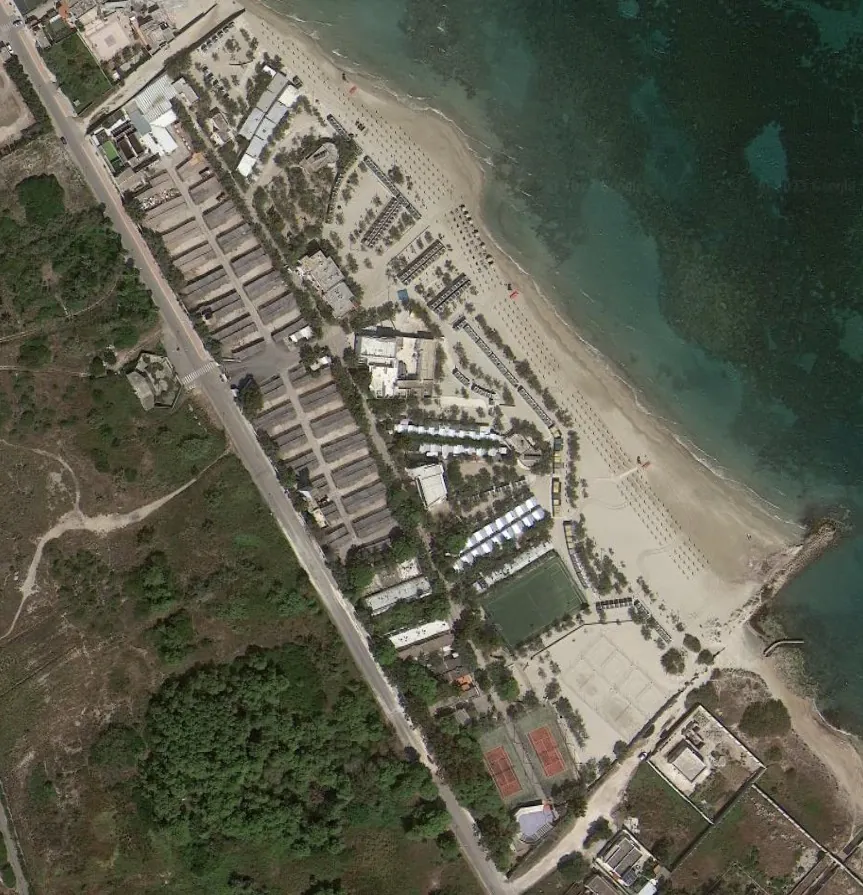 Vista aerea del Lido Smeraldo e della costa di Frigole