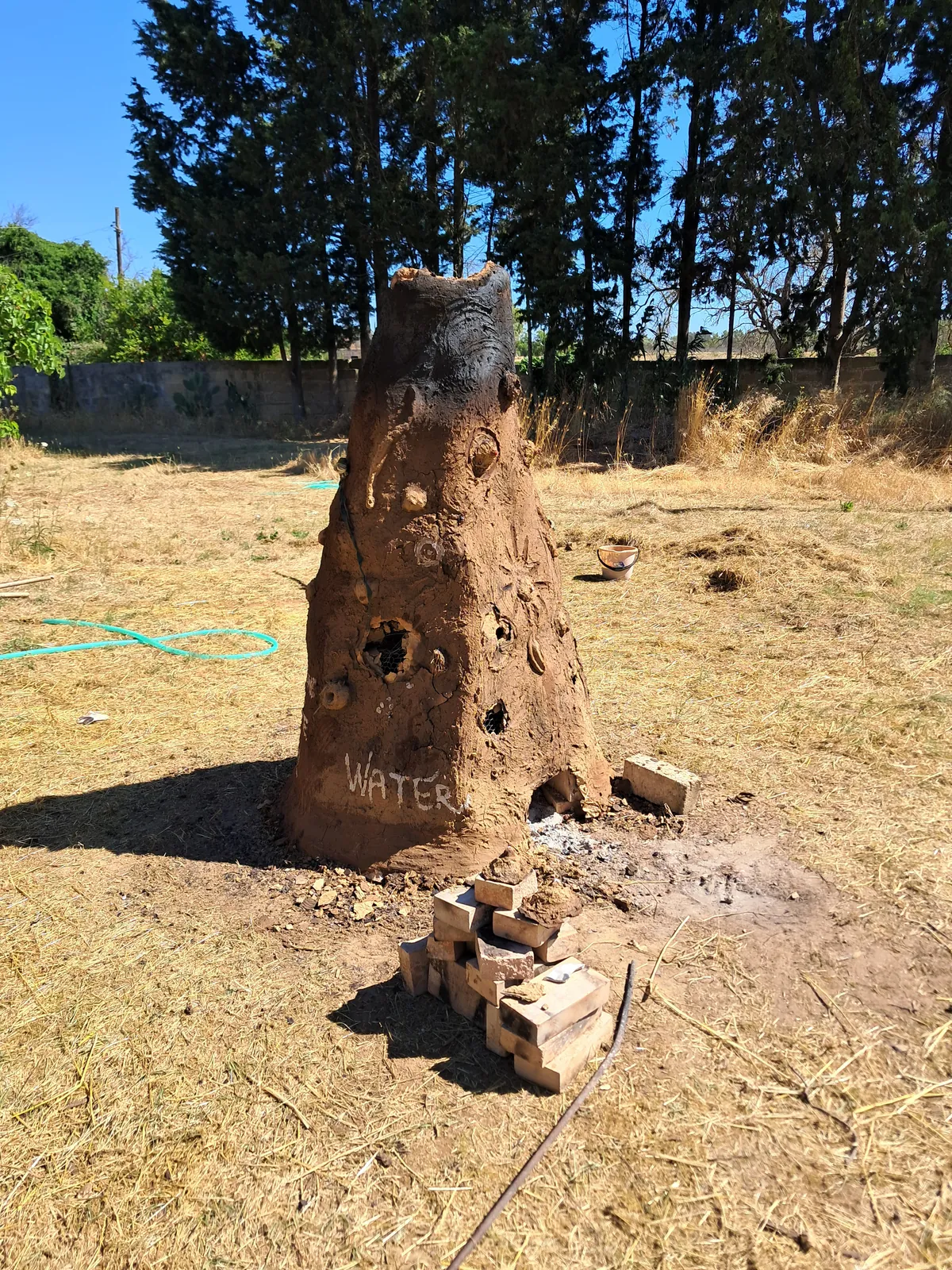 La scultura in terra completata