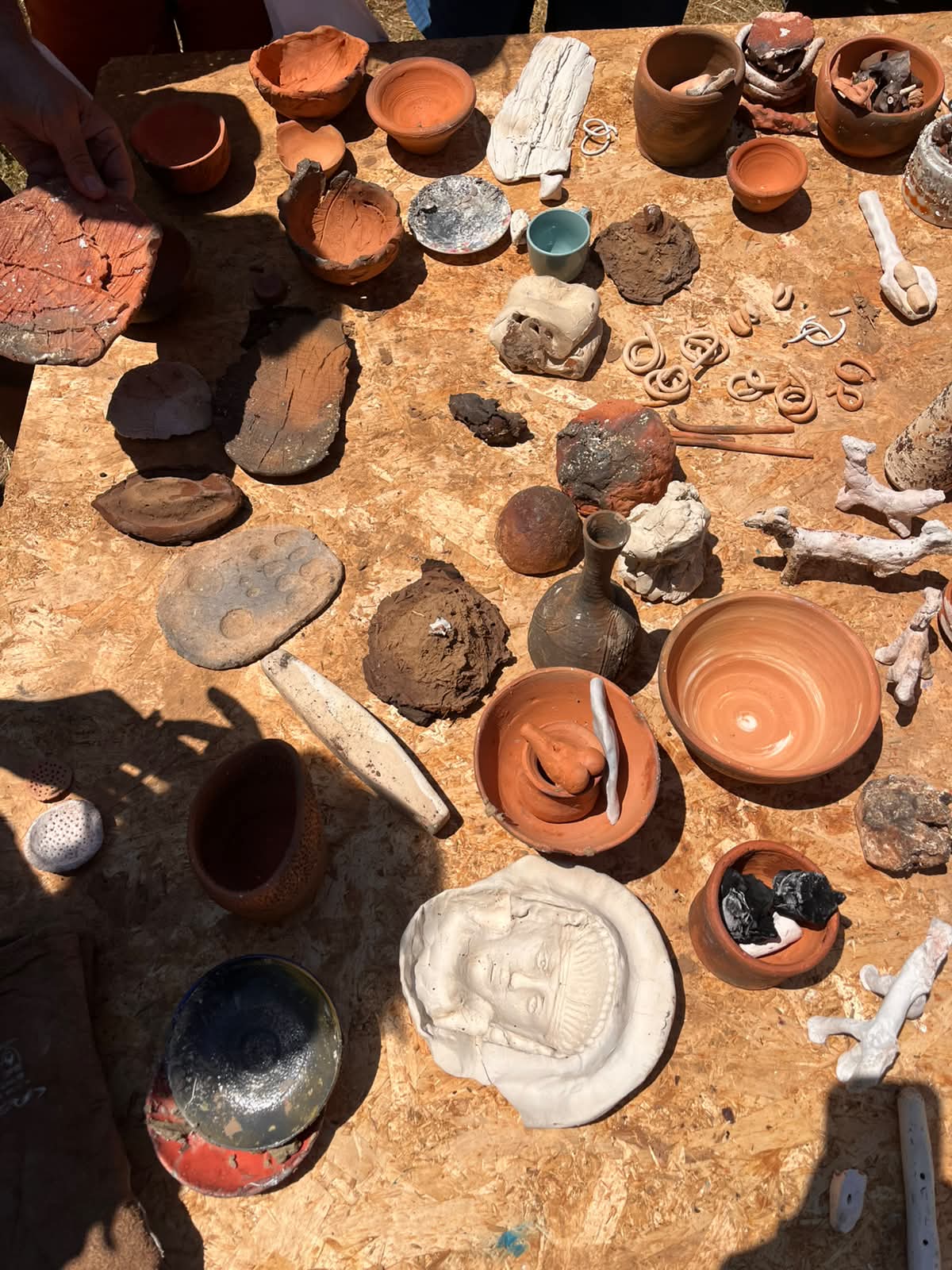 Oggetti e materiali prodotti durante la residenza