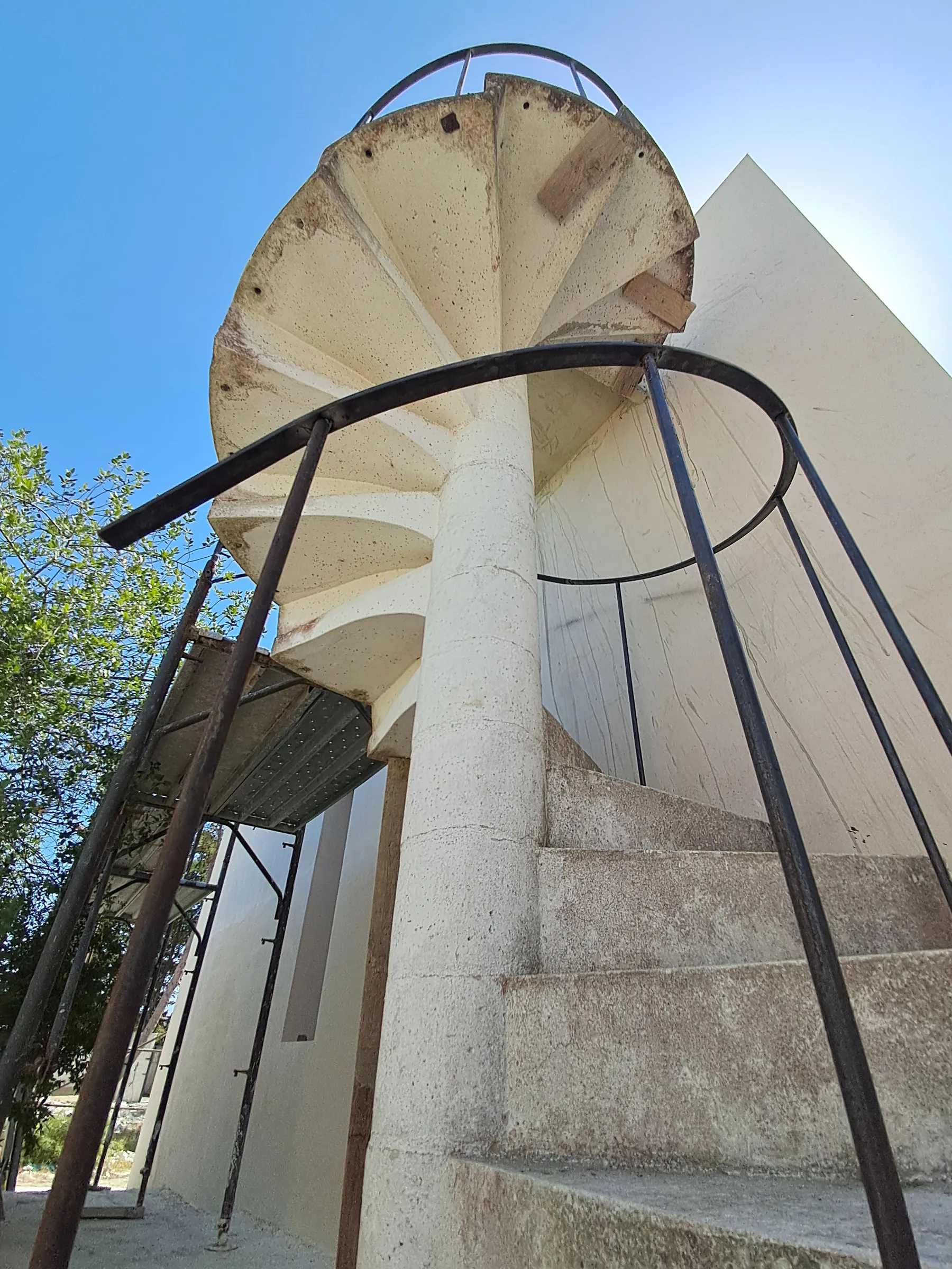 Scala elicoidale esterna prima del completamento