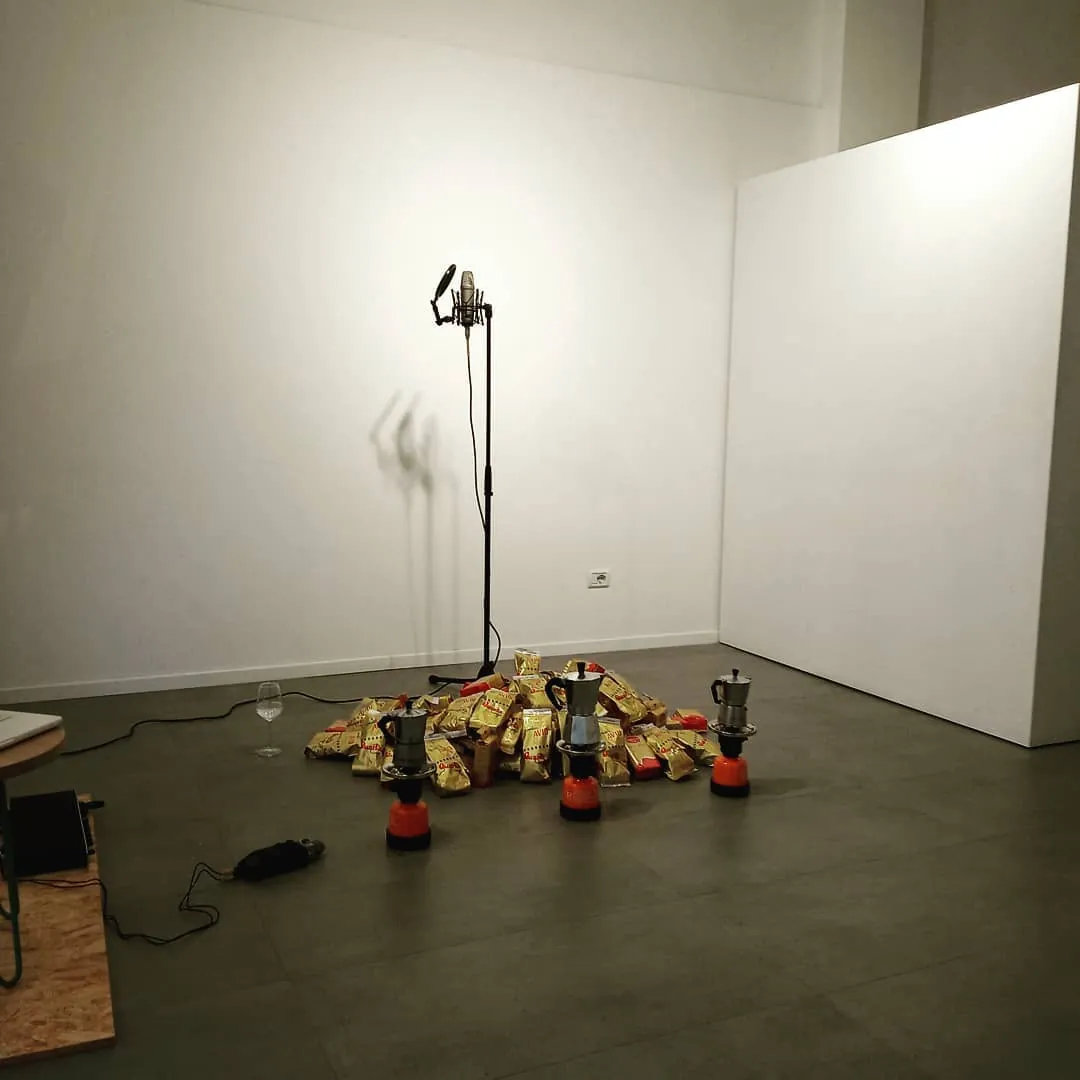 Installazione fotografica nello spazio espositivo