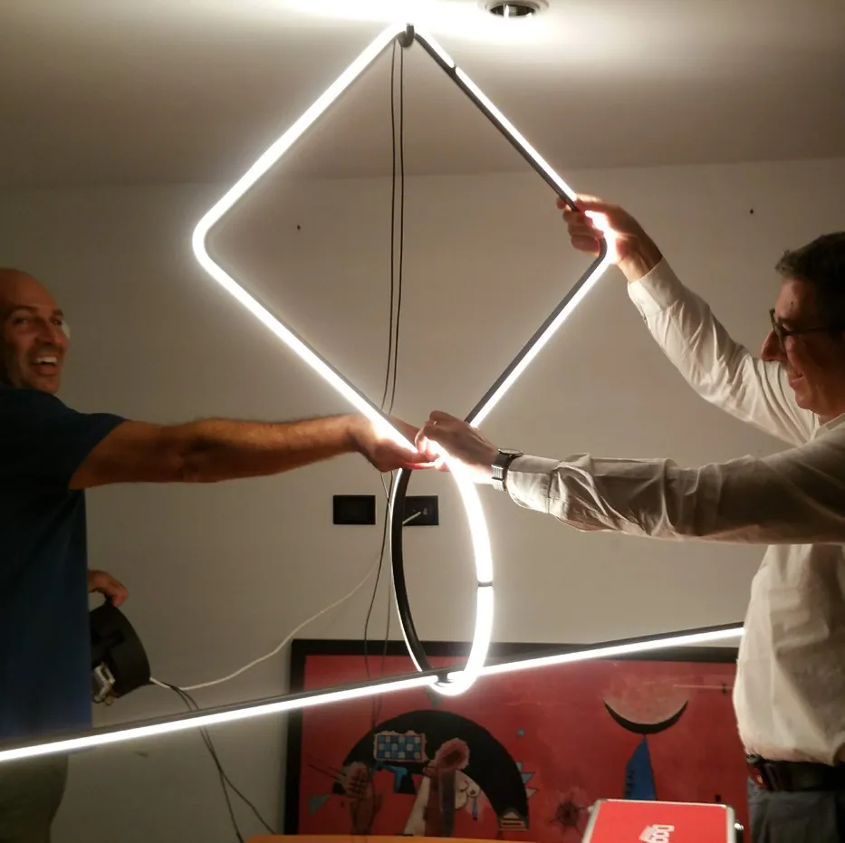 Montaggio delle lampade geometriche di MASCROOM