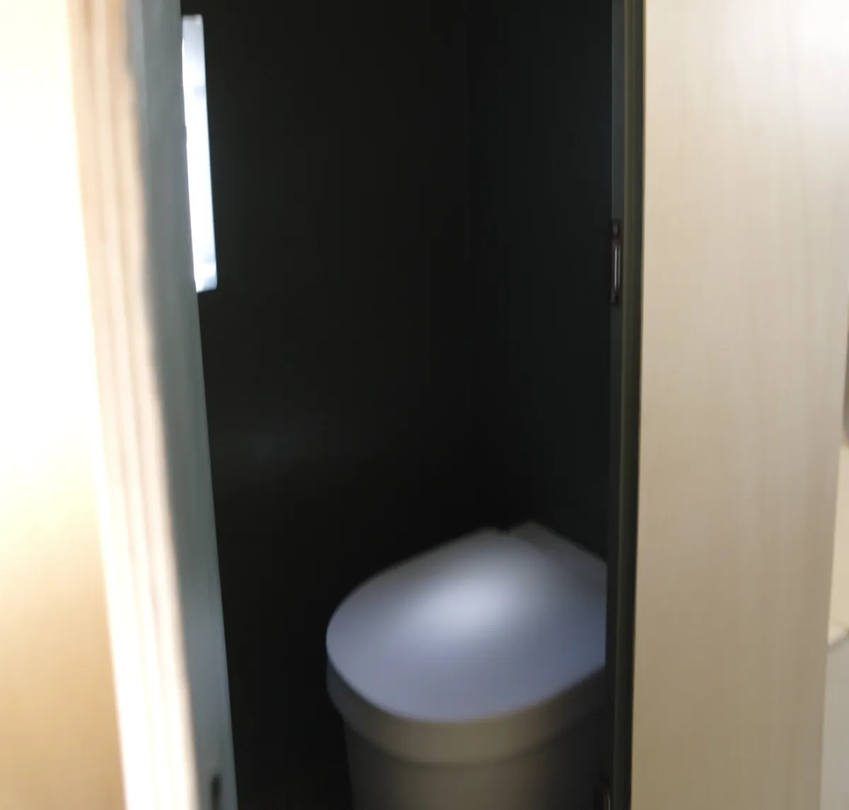 Dettaglio del bagno prima del completamento