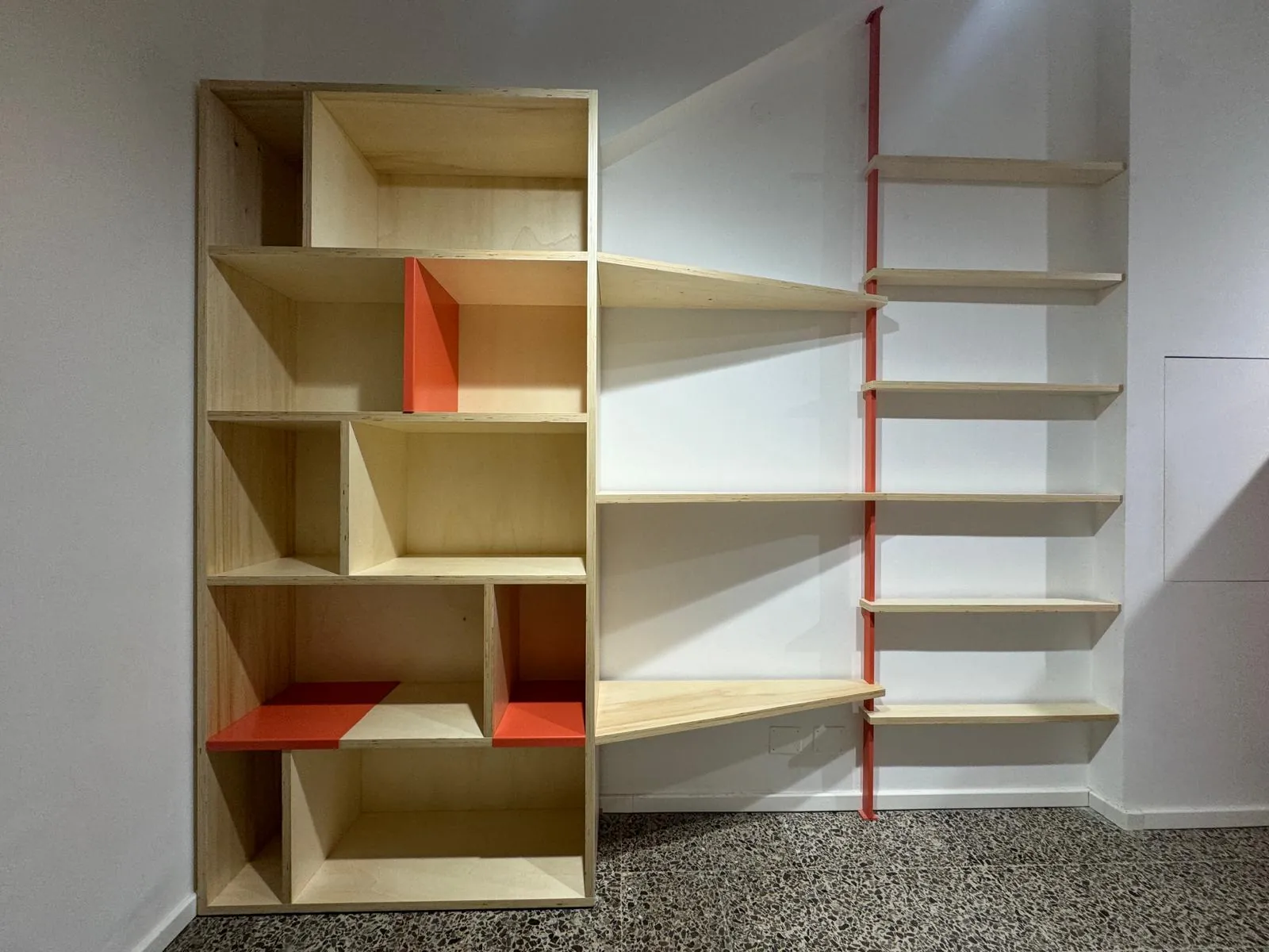 Vista frontale della libreria realizzata