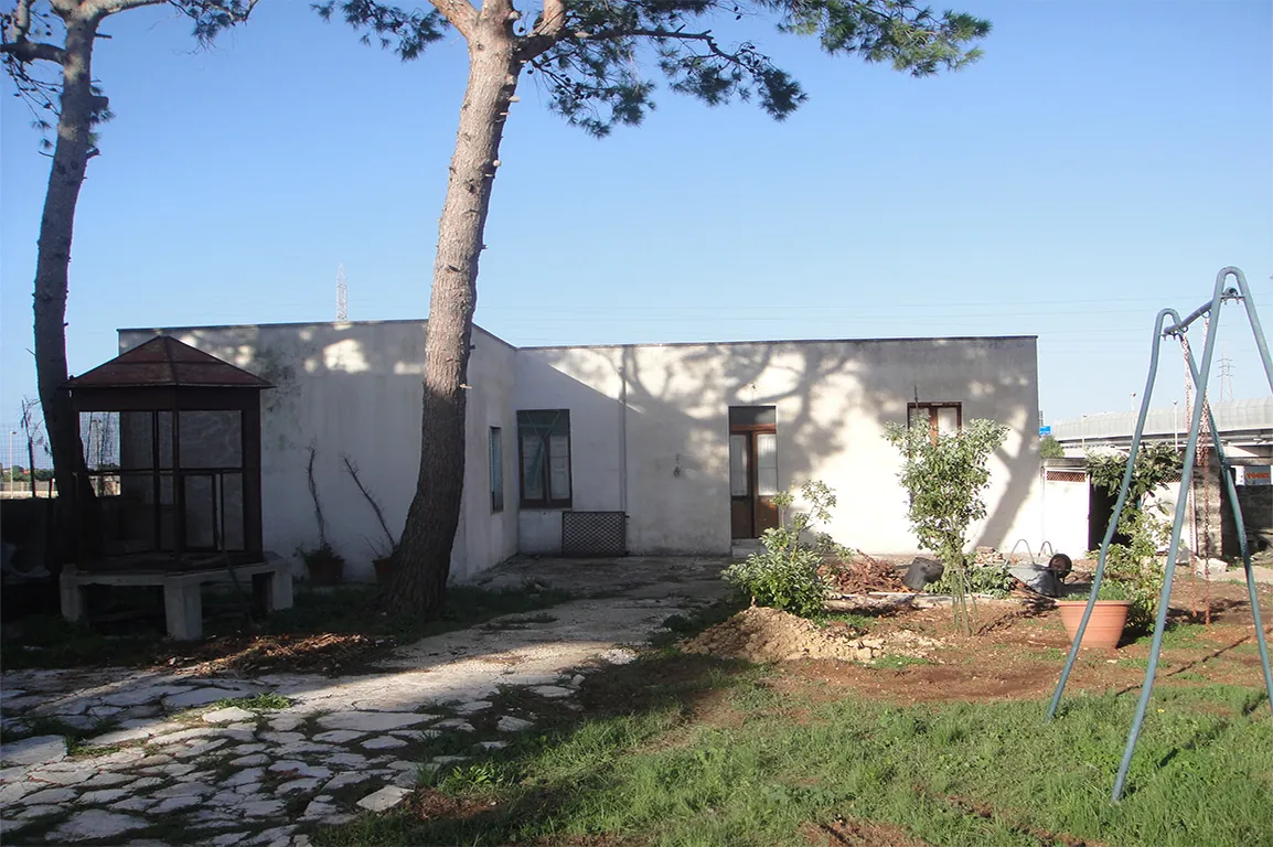 La casa del custode prima dell’intervento